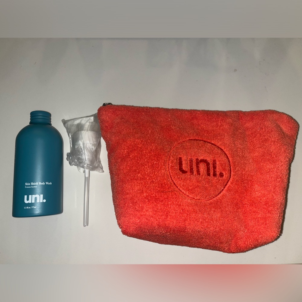 Uni Skin Shield body wash gift set